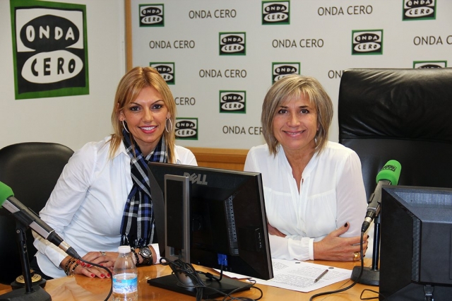 Julia Otero con la abogada Mireia Ruiz, de la Fundación Mujeres Felices