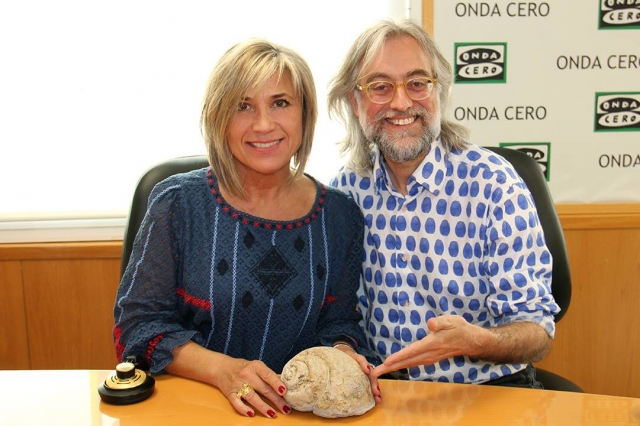Julia Otero con Víctor Amela