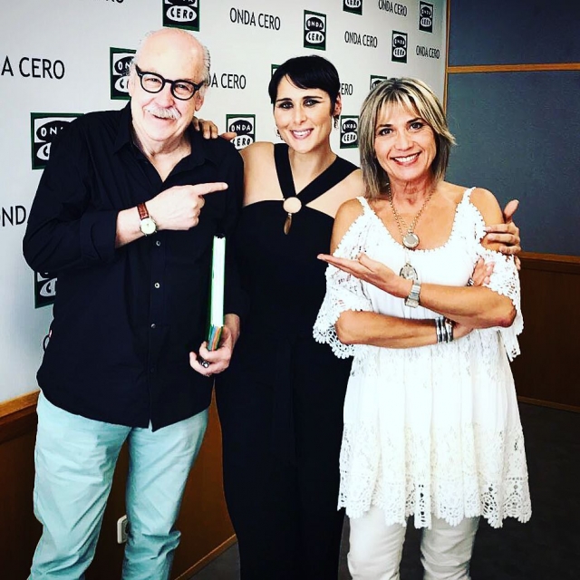 Julia Otero con Rosa López y Ferran Monegal