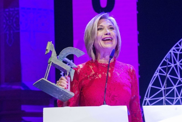 Julia Otero recogiendo el Premio Ondas 2018